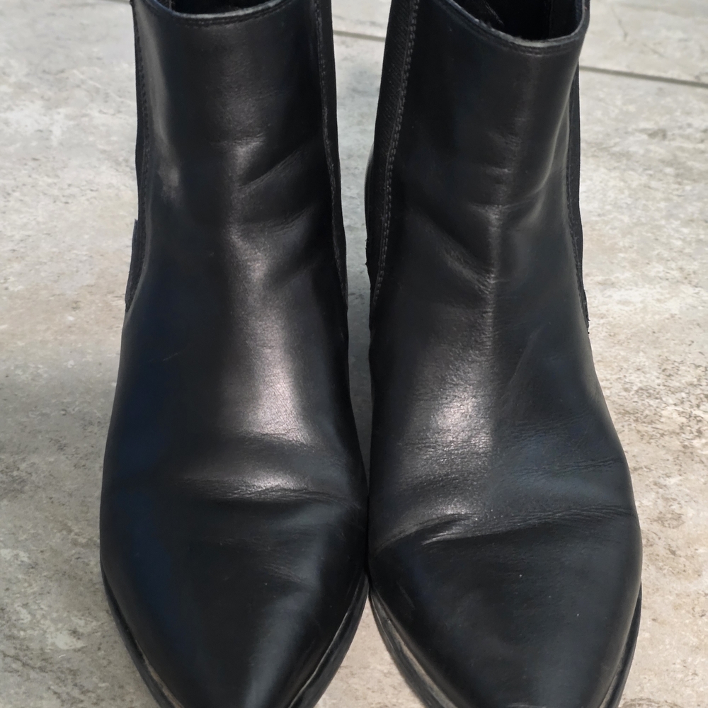 Nine West Black Leather Pointed-Toe Ankle Booties